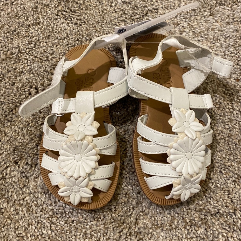 NWT Osh kosh sandles white size 6